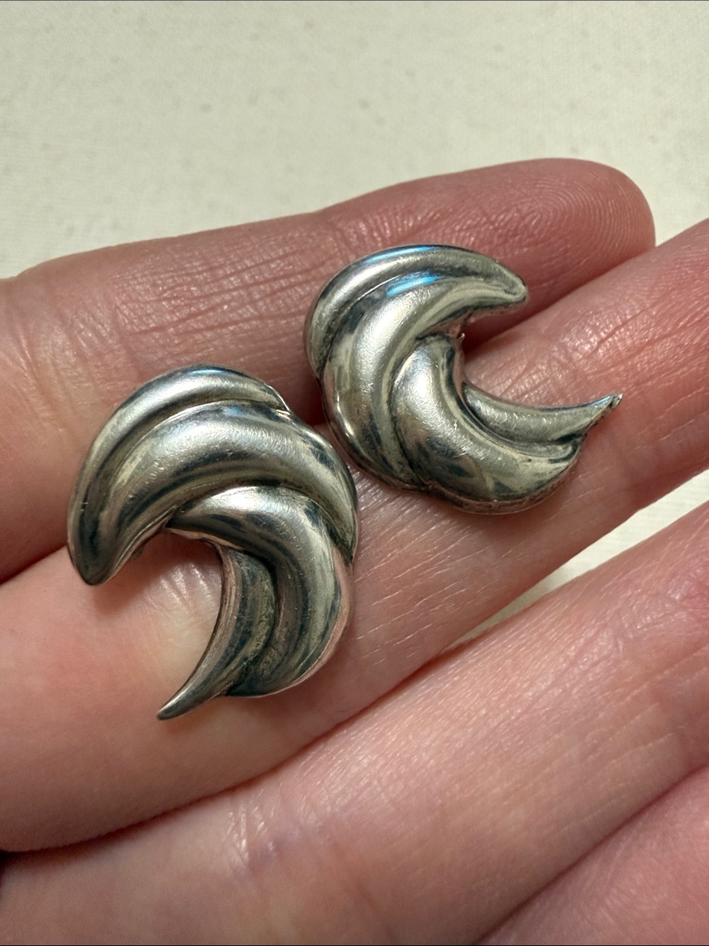 Vintage Sterling Silver 925 small shell like Curved Wave Earrings - Picture 9 of 11